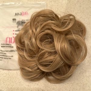 JuvaBun Messy Hair Bun New in Pkg